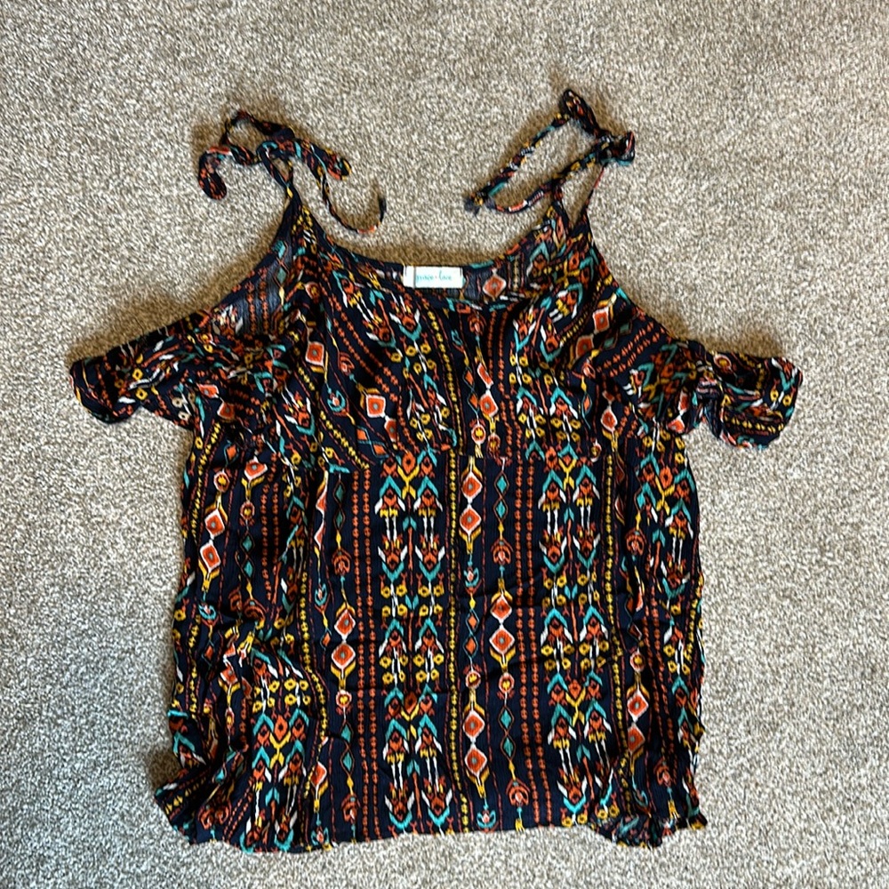 Tie strap, off the shoulder shirt size L